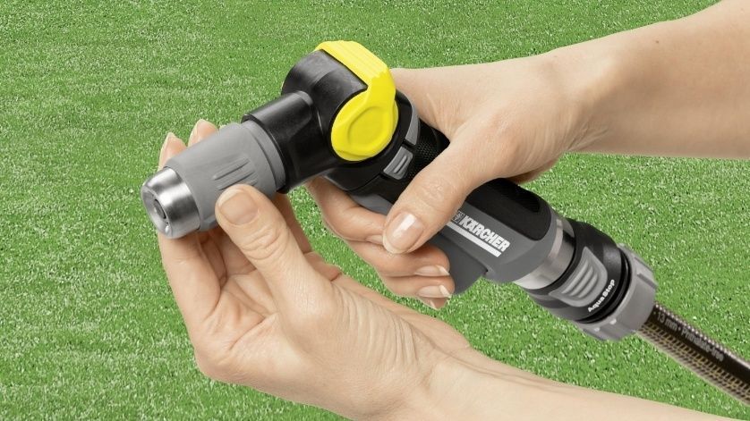 Ороситель ручной Karcher "Premium", пистолетный, металлический, регулировка напора воды, регулировка формы струи воды 2.645-270.0 фото