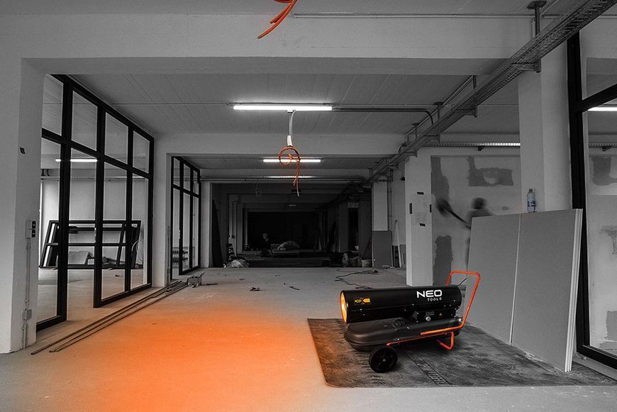 Тепловая пушка дизель/керосин Neo Tools, 50 кВт, 1100м3/ч, прямого нагрева, бак 50л, расход 4.7л/ч, IPX4, колеса 90-082 фото