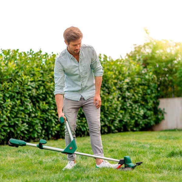 Тример садовий акумуляторний Bosch UniversalGrassCut 18V-26 26см 2.3кг (без АКБ та ЗП) 0.600.8C1.D04 фото