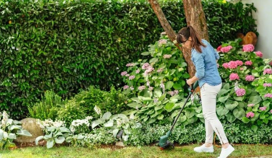Тример садовий акумуляторний Bosch UniversalGrassCut 18V-26 26см 2.3кг (без АКБ та ЗП) 0.600.8C1.D04 фото