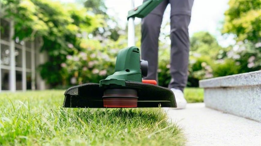 Триммер садовый аккумуляторный Bosch UniversalGrassCut 18V-260 1х2.5А&middot;час 26см 2.3кг 0.600.8C1.D03 фото