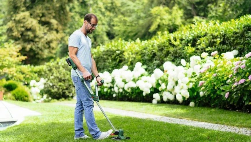 Триммер садовый аккумуляторный Bosch UniversalGrassCut 18V-260 1х2.5А&middot;час 26см 2.3кг 0.600.8C1.D03 фото