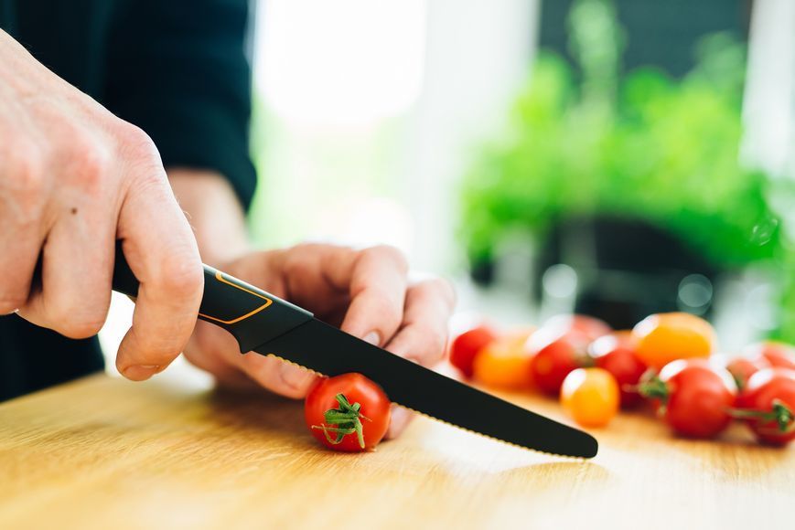 Кухонний ніж для томатів Fiskars Edge, 13.3 см 1003092 фото