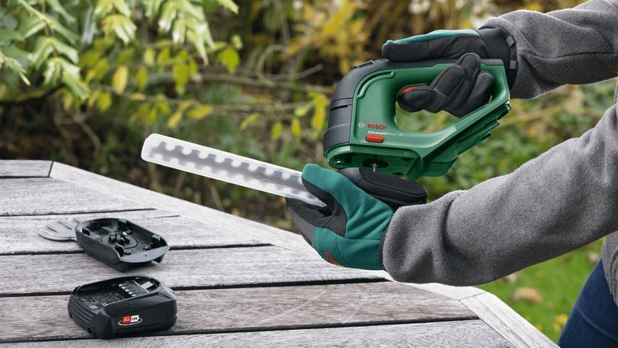 Ножницы для травы аккумуляторные Bosch AdvancedShear 18В-10 + насадка кусторез 10/20см шаг реза 8мм 1.85кг 0.600.857.001 фото