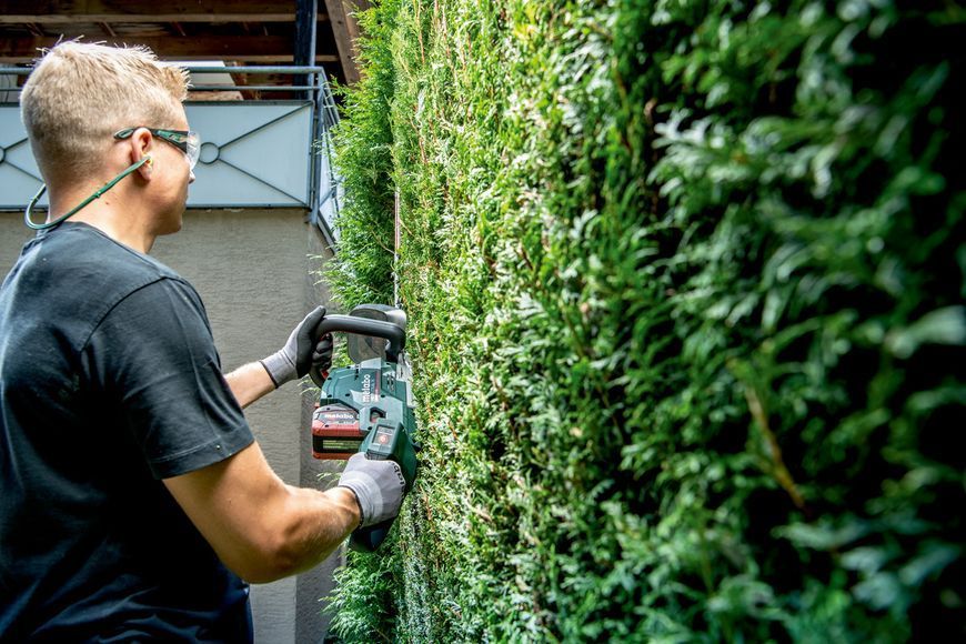 Кущоріз акумуляторний Metabo HS 18 LTX BL 75, 18В, 75см, крок різу 21мм, довина різу 70см, 4.4кг, без АКБ та ЗП 601724850 фото