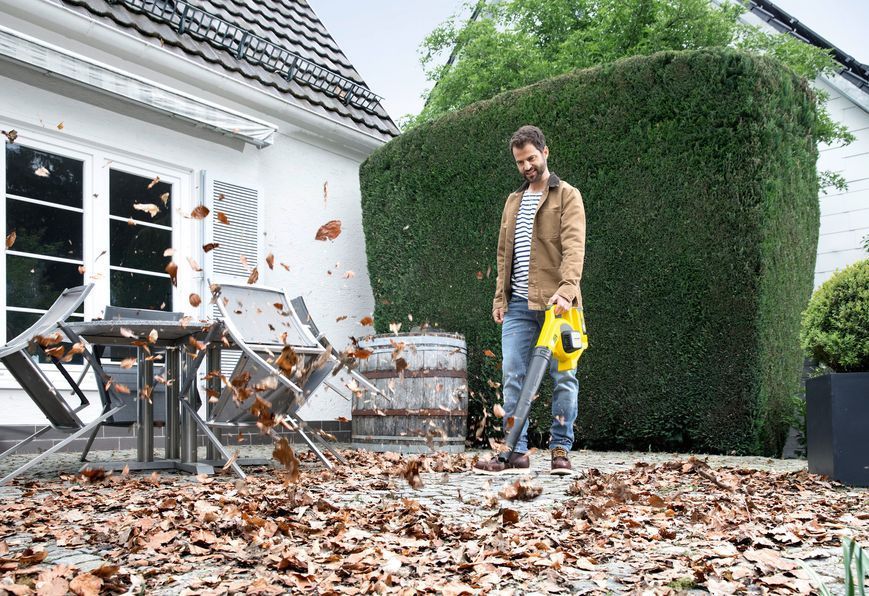 Воздуходув садовый аккумуляторный Karcher Leaf Blower LBL 2 18В 220куб/час 2кг без АКБ и ЗП 1.445-100.0 фото