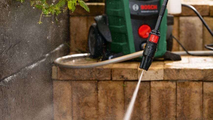 Мийка високого тиску Bosch UniversalAquatak 135, 1900Вт, 135 бар, 410 л/год, 7.9 кг, насадка 3-в-1 0.600.8A7.C00 фото