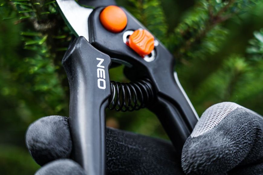 Секатор плоскостной Neo Tools, d реза 15мм, 185мм, 164г 15-200 фото
