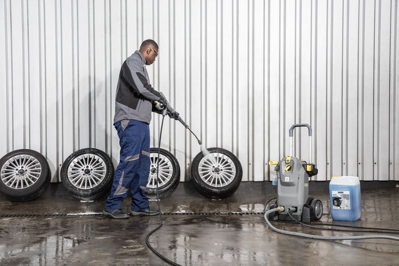 Мінімийка високого тиску Karcher HD 6/15 М, 3100Вт, 225бар, 560л/год, шланг 10м, 27кг 1.150-930.0 фото