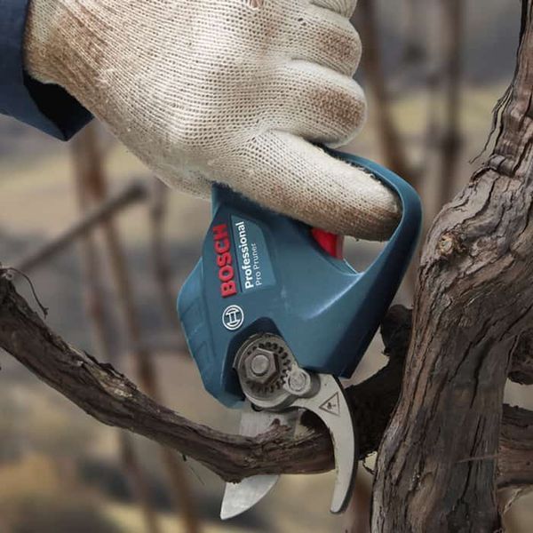 Секатор Bosch Pro Pruner SOLO аккумуляторный, 12В, 3.0 Ач, до 25мм, 1кг 0.601.9K1.020 фото