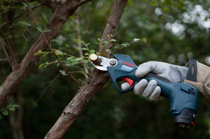 Секатор Bosch Pro Pruner SOLO аккумуляторный, 12В, 3.0 Ач, до 25мм, 1кг 0.601.9K1.020 фото