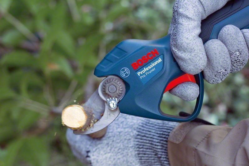 Секатор Bosch Pro Pruner SOLO аккумуляторный, 12В, 3.0 Ач, до 25мм, 1кг 0.601.9K1.020 фото