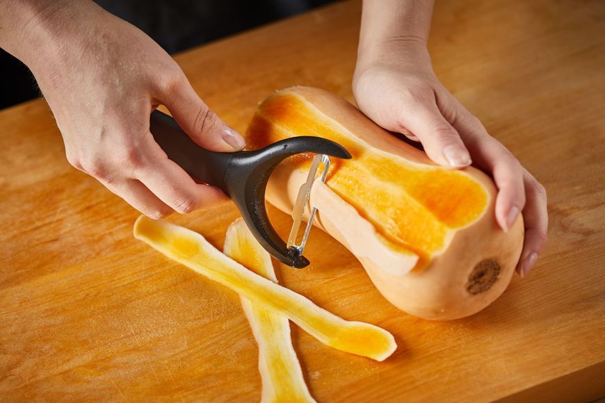 Овочечистка горизонтальна Fiskars Functional Form, з рухомим лезом, 23см, нержавіюча сталь, пластик, чорний 1016122 фото