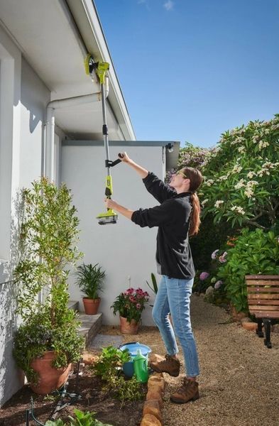 Щетка телескопическая Ryobi R18TPS-0, аккумуляторная ONE+ 18В, щетка 15см, 210об/мин, длина ручки 1-1.4м, IPX7, 2.1кг (без АКБ и ЗУ) 5133004847 фото