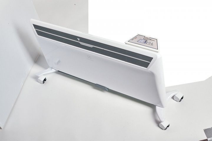 Конвектор електричний Electrolux AirGate Digital Inverter ECH/AGI-1500 1.5 кВт, 15 м2, закритий нагрівальний елемент, IP24, інверторний блок керування ECH/AGI-1500 фото
