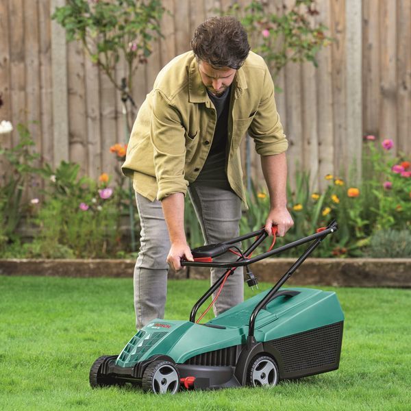 Газонокосилка Bosch ROTAK 32 1200Вт 32см 31л 20-60мм 6.8кг 0.600.885.B00 фото
