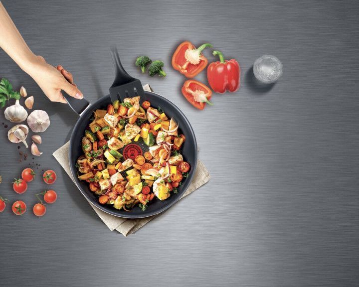 Сковорода XL Tefal Intense 26см, алюміній, чорний C3840553 фото Сковорода XL Tefal Intense 26см, алюміній, чорний C3840553 фото