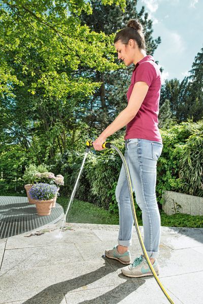 Ороситель ручной Karcher "Plus", пистолетный, поворотная рукоятка, регулировка напора воды, регулировка формы струи воды 2.645-268.0 фото